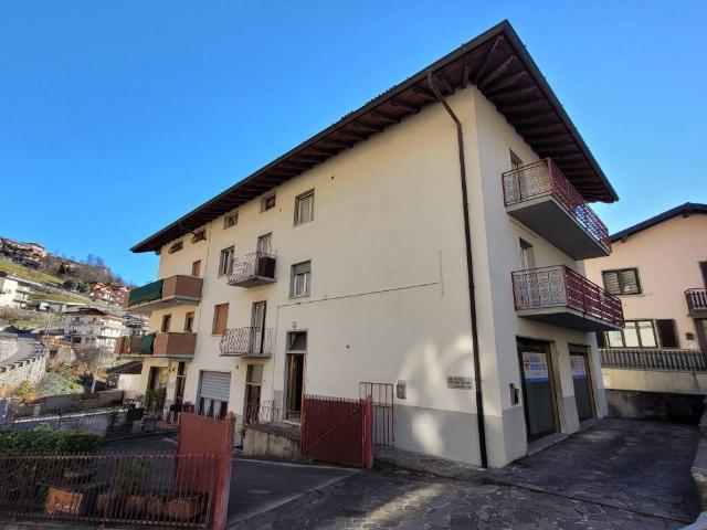 Villa Indipendente in vendita a Gorno, Lombardia