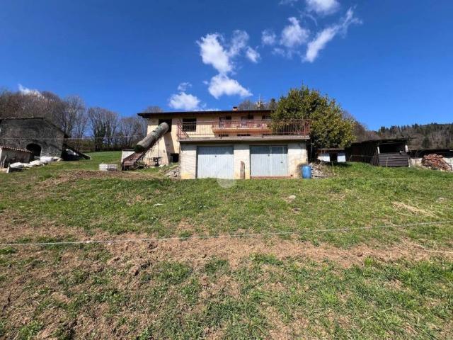 Villa Indipendente in vendita a Gorno, Lombardia