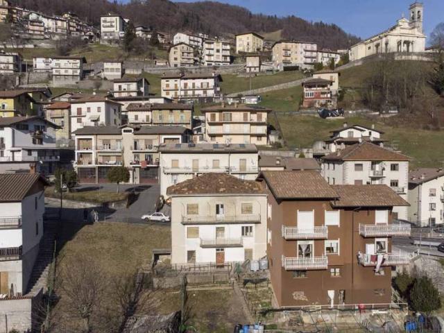 Villa Indipendente in vendita a Gorno, Lombardia