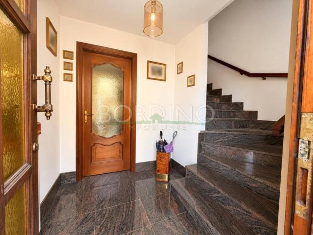 Villa Indipendente in vendita a Govone, Cuneo