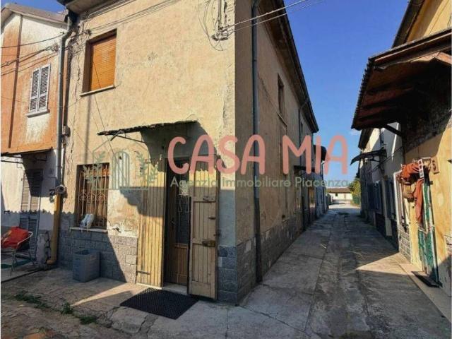 Villa Indipendente in vendita a Gragnano Trebbiense, Reggio Emilia