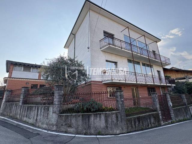 Villa Indipendente in vendita a Grandate, Zappa