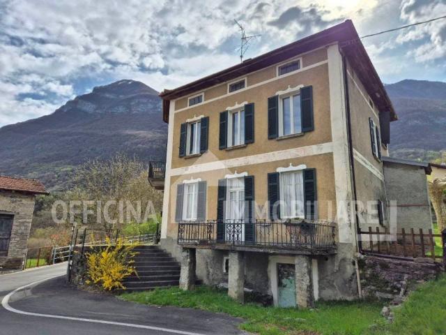Villa Indipendente in vendita a Grandola Ed Uniti, Lombardia