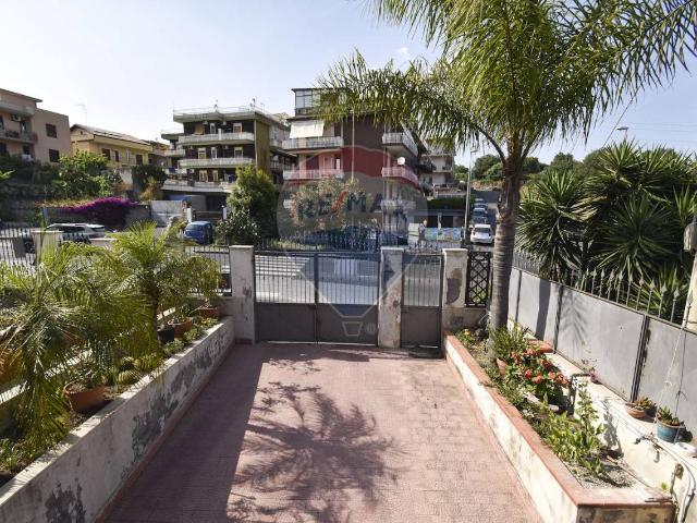 Villa Indipendente in vendita a Fasano, Gravina Di Catania