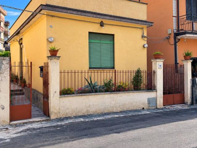 Villa Indipendente in vendita a Gravina di Catania, Catania