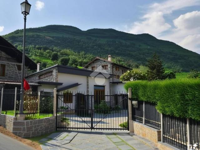 Villa Indipendente in vendita a Gressan, Aosta