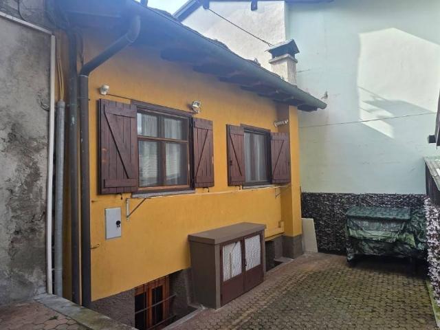 Villa Indipendente in vendita a Gressan, Aosta