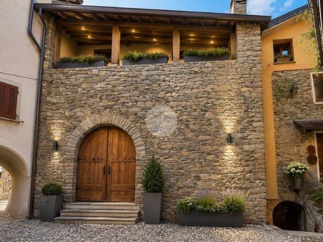 Villa Indipendente in vendita a Comunità montana della valle Camonica, Cedegolo