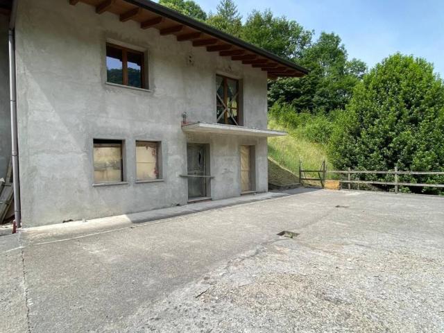 Villa Indipendente in vendita a Grone, Lombardia