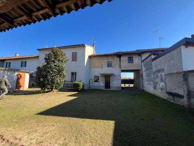 Villa Indipendente in vendita a Gropello Cairoli, Lombardia