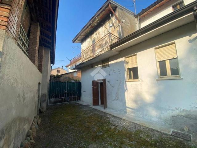 Villa Indipendente in vendita a Gropparello, Reggio Emilia