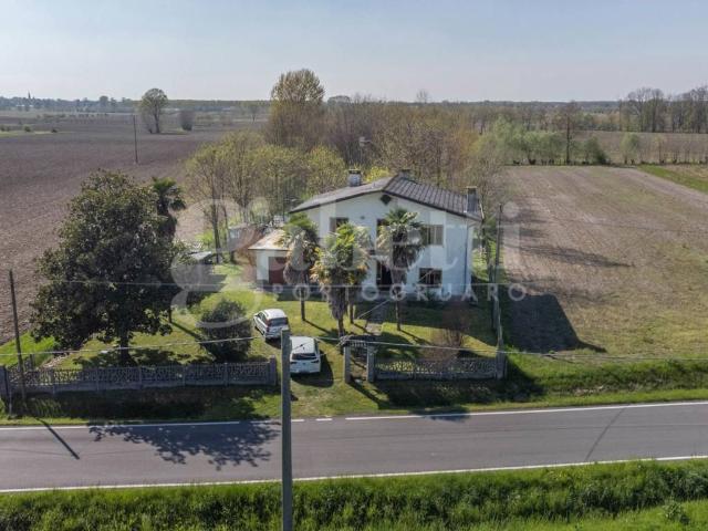 Villa Indipendente in vendita a Gruaro, Veneto