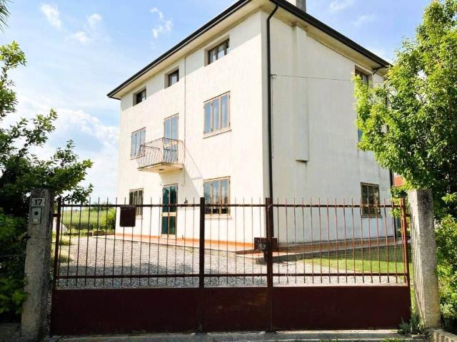 Villa Indipendente in vendita a Gruaro, Veneto