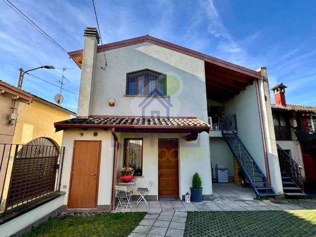 Villa Indipendente in vendita a Grumello Cremonese, Lombardia