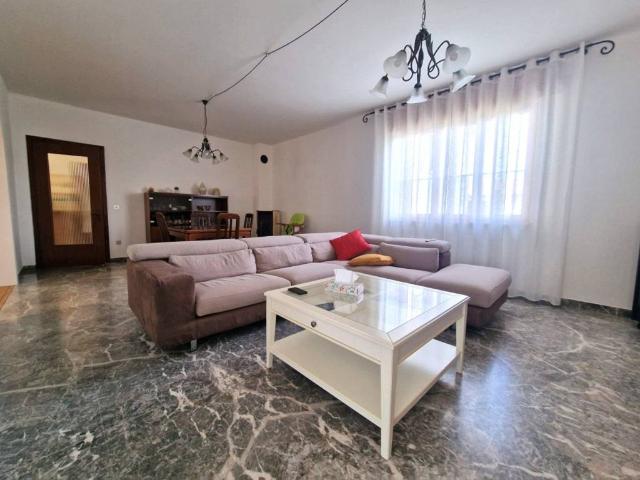 Villa Indipendente in vendita a Longare, Veneto