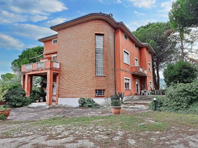 Villa Indipendente in vendita a Gualdo Cattaneo, Umbria