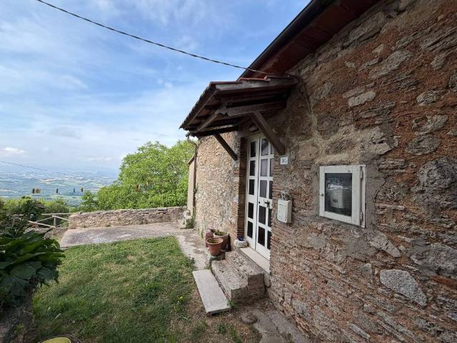 Villa Indipendente in vendita a Gualdo Cattaneo, Umbria