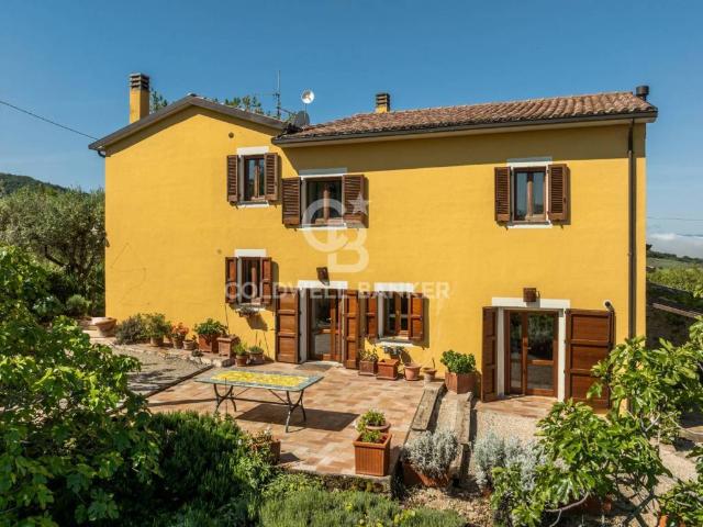 Villa Indipendente in vendita a Gualdo Cattaneo, Umbria