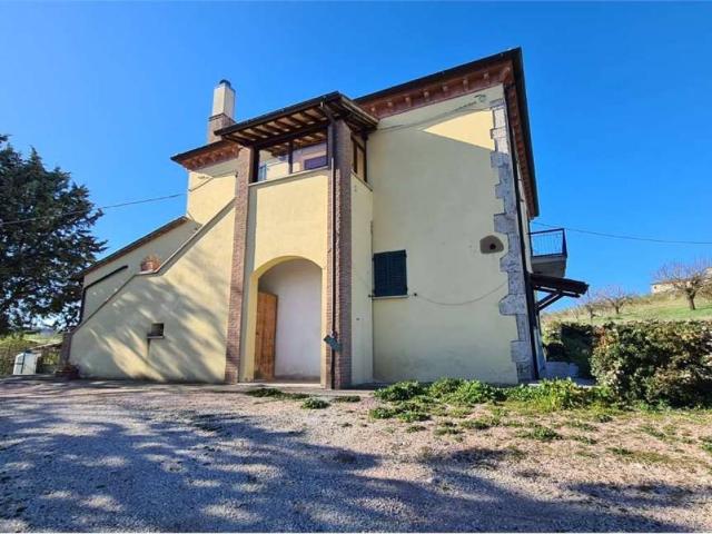 Villa Indipendente in vendita a Gualdo Cattaneo, Umbria