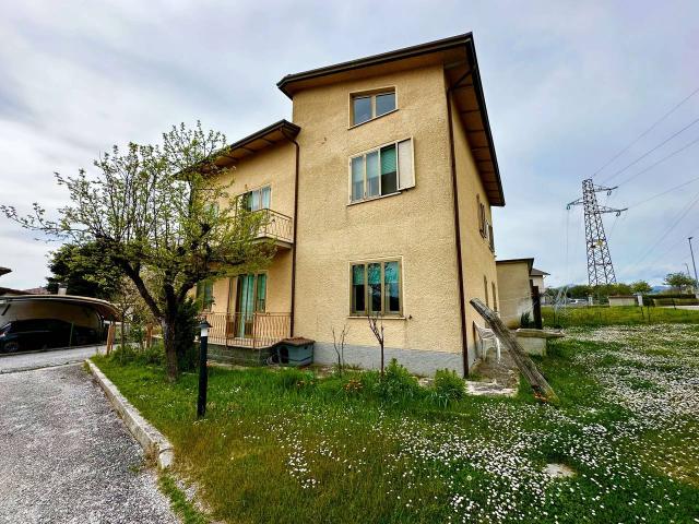 Villa Indipendente in vendita a Cerqueto, Gualdo Tadino