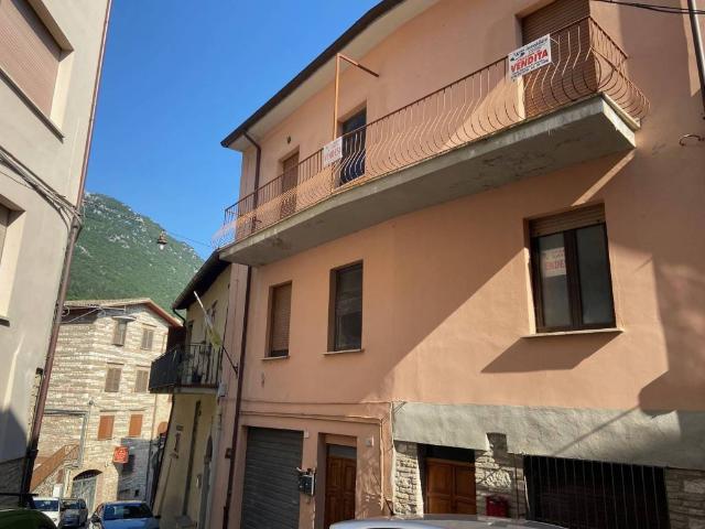 Villa Indipendente in vendita a Gualdo Tadino, Umbria