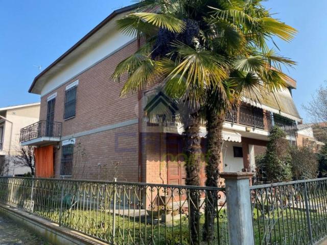 Villa Indipendente in vendita a Gualtieri