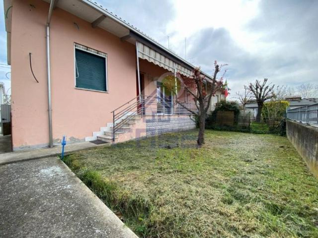 Villa Indipendente in vendita a Gualtieri