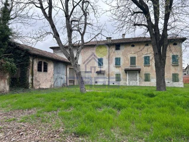 Villa Indipendente in vendita a Bassa Reggiana, Re