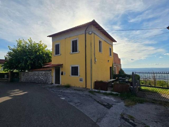 Villa Indipendente in vendita a Guardea, Umbria