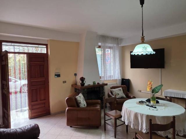 Villa Indipendente in vendita a Taverne di Guardia, Guardia Lombardi