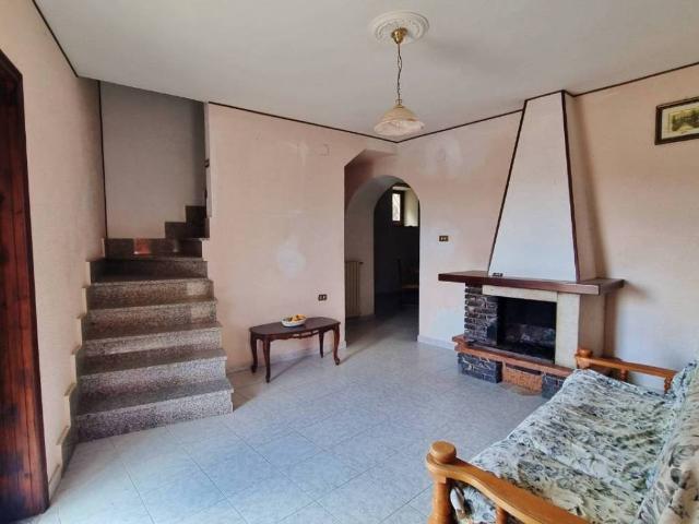 Villa Indipendente in vendita a Guardia Lombardi, Campania