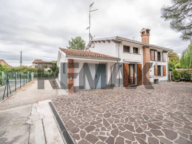 Villa Indipendente in vendita a San Rocco, Guastalla