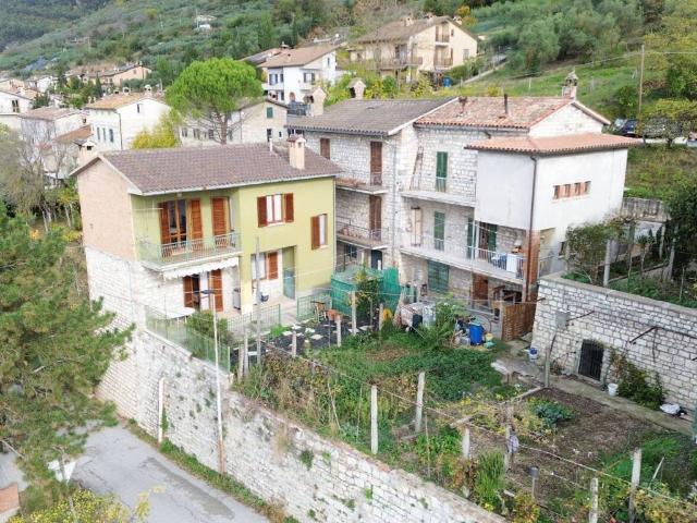 Villa Indipendente in vendita a Casamorcia-Raggio, Gubbio