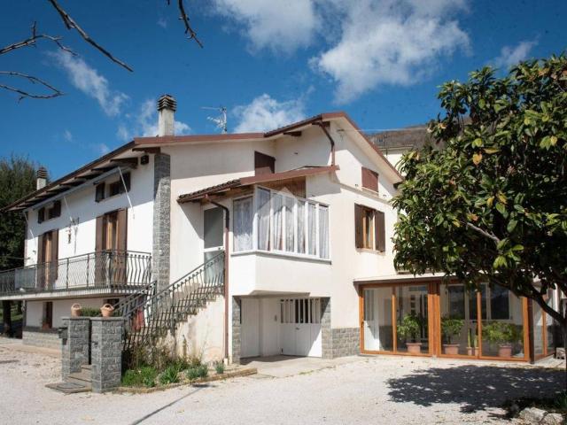 Villa Indipendente in vendita a Casamorcia-Raggio, Gubbio