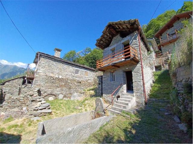 Villa Indipendente in vendita a Hone, Aosta