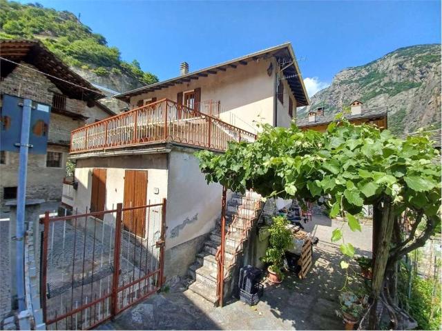 Villa Indipendente in vendita a Hone, Aosta