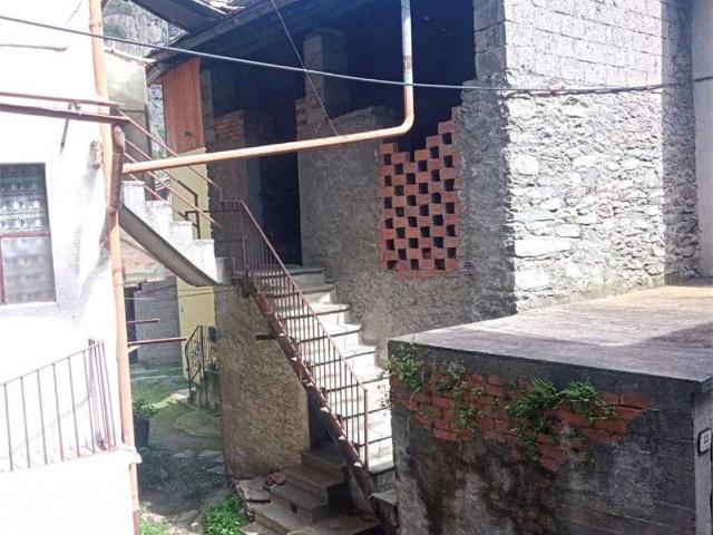 Villa Indipendente in vendita a Hone, Aosta