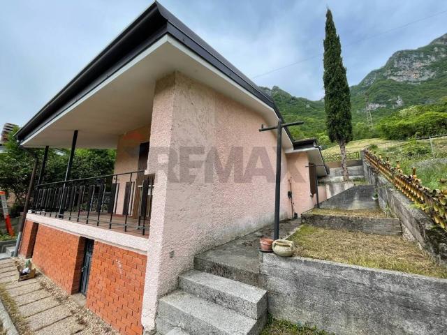 Villa Indipendente in vendita a Comunità montana della Valle Sabbia, Idro