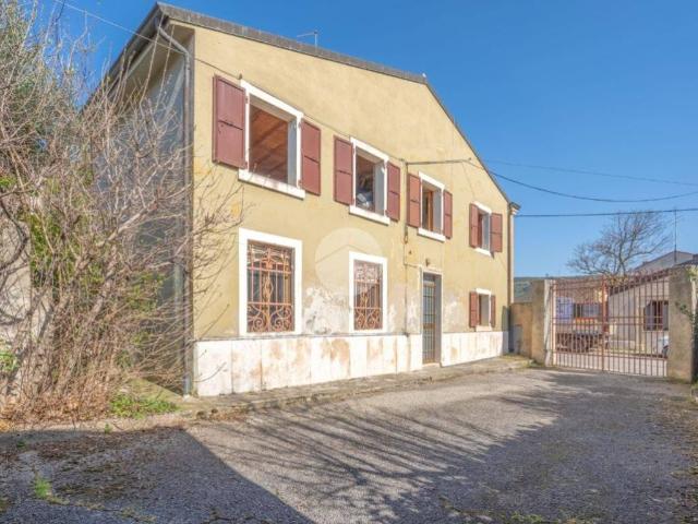 Villa Indipendente in vendita a Illasi, Veneto