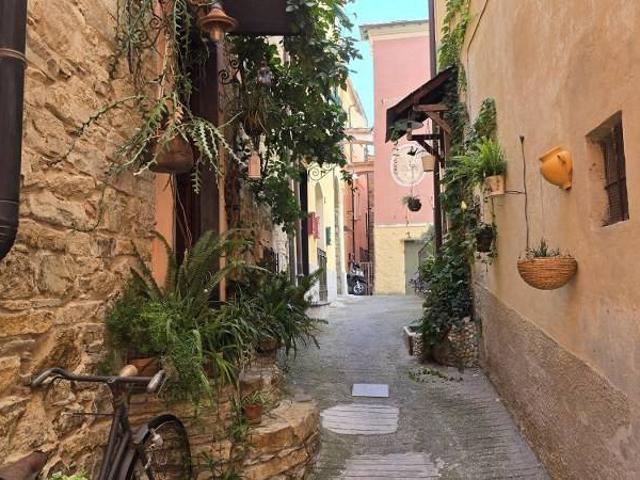 Villa Indipendente in vendita a Poggi Inferiore, Imperia