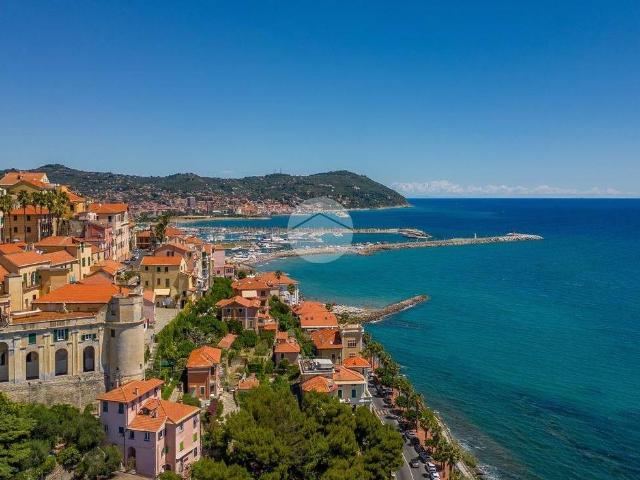 Villa Indipendente in vendita a Borgo Parasio, Imperia