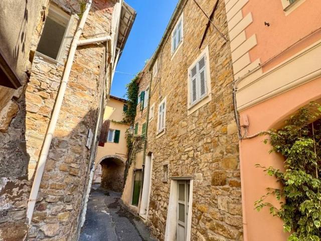 Villa Indipendente in vendita a Poggi Superiore, Imperia