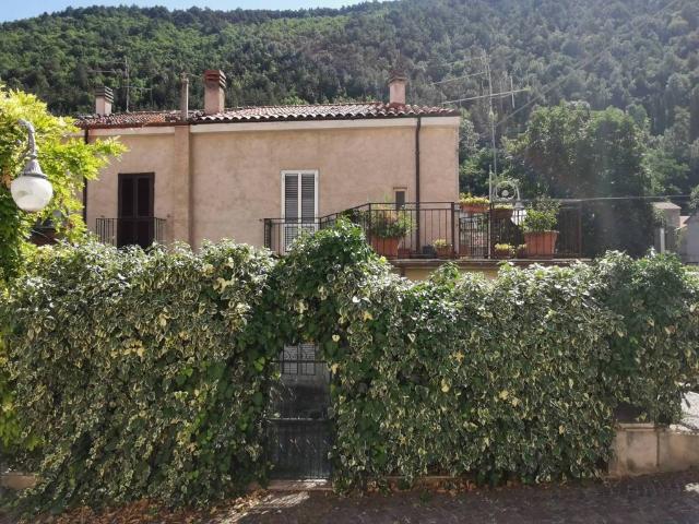 Villa Indipendente in vendita a Introdacqua, Abruzzo