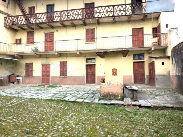 Villa Indipendente in vendita a Invorio Superiore, Invorio