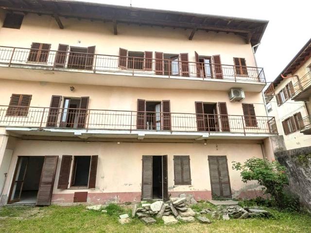 Villa Indipendente in vendita a Invorio Superiore, Piemonte