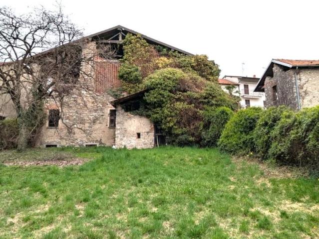 Villa Indipendente in vendita a Invorio Superiore, Piemonte
