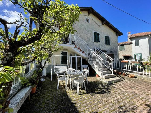 Villa Indipendente in vendita a Isola Del Cantone, Liguria
