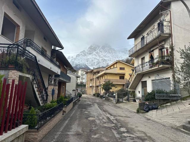 Villa Indipendente in vendita a Isola Del Gran Sasso, Abruzzo