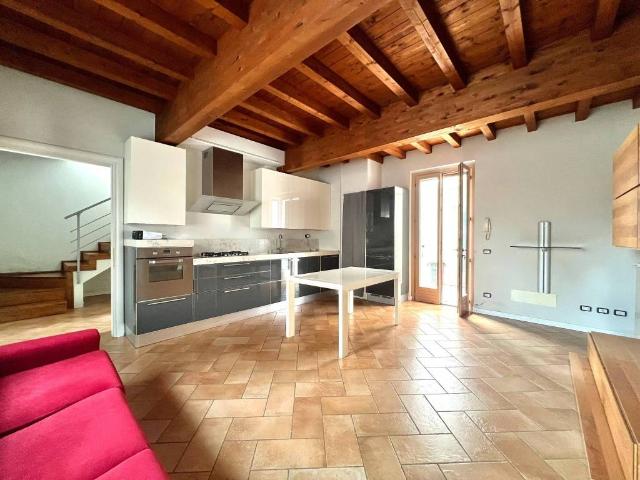 Villa Indipendente in vendita a Isola Dovarese, Lombardia