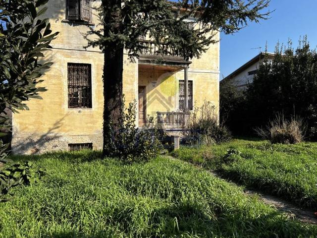 Villa Indipendente in vendita a Isola Dovarese, Lombardia
